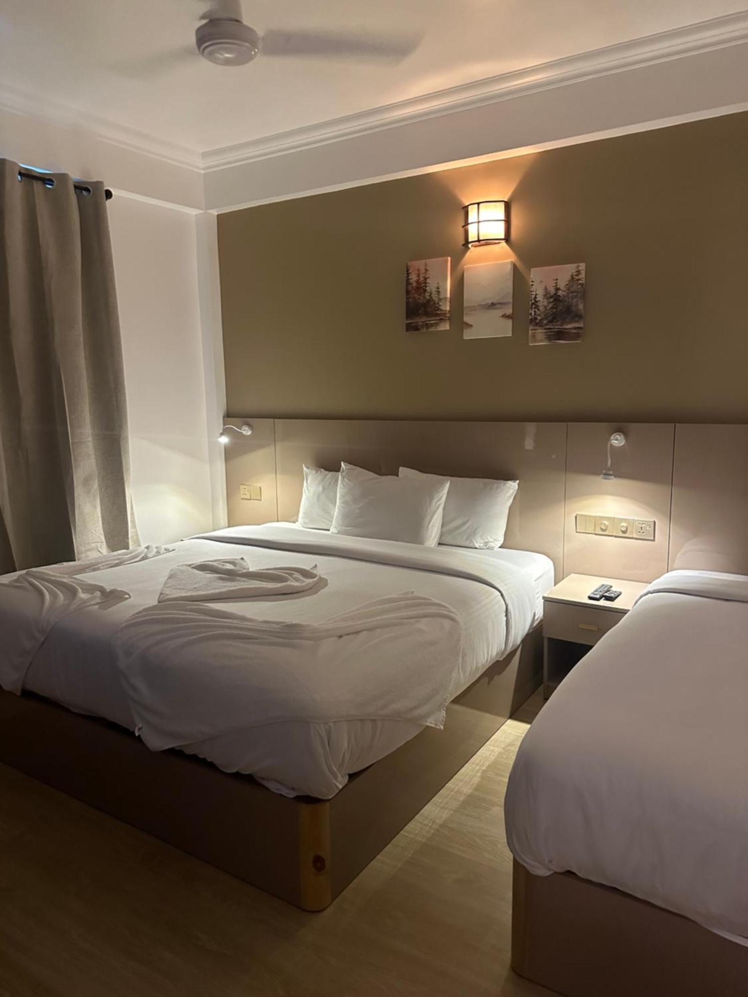 The G Ten Holiday Inn Хулхумале Экстерьер фото